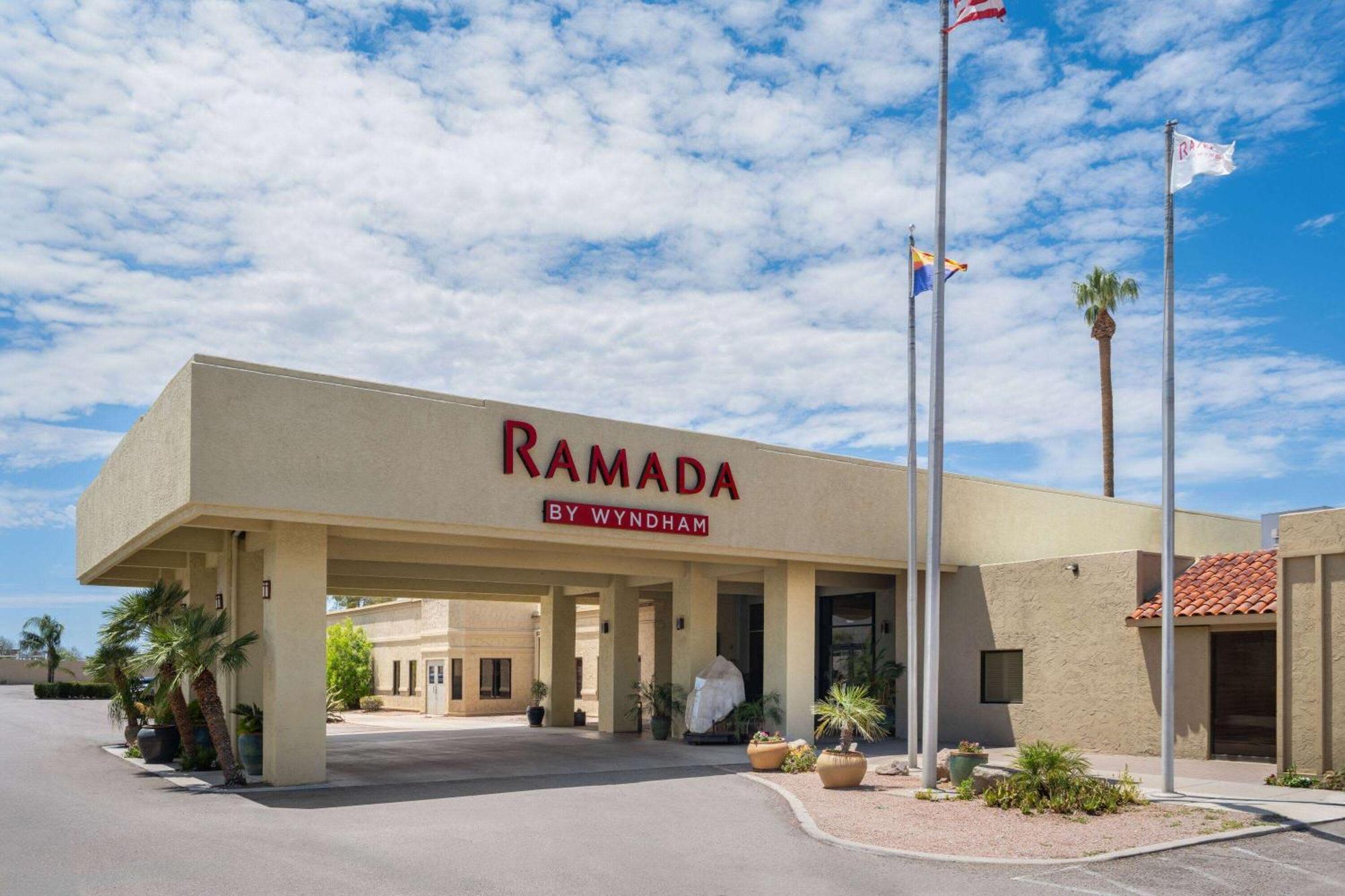 Hotel Ramada By Wyndham Tucson Extérieur photo