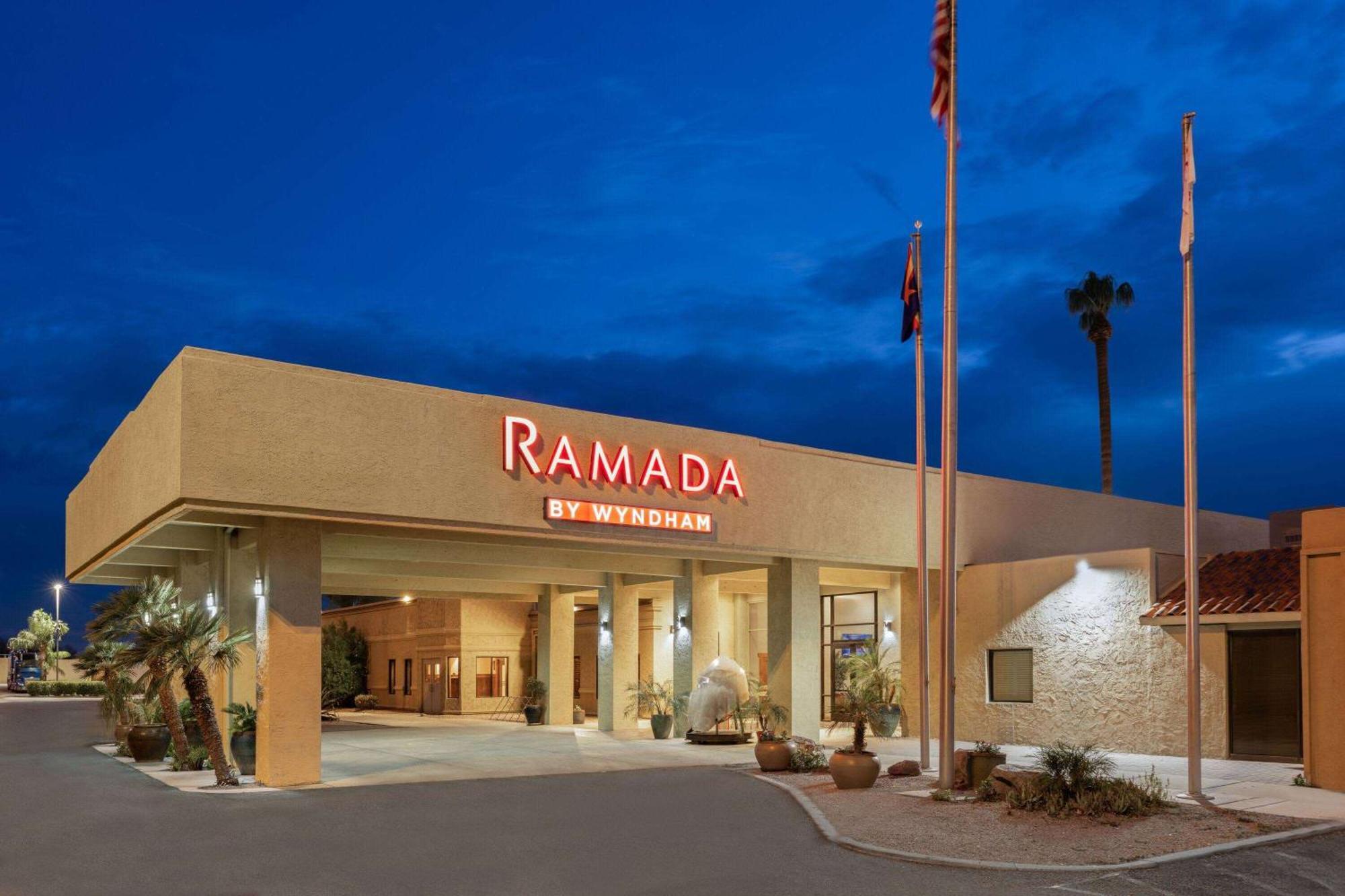 Hotel Ramada By Wyndham Tucson Extérieur photo