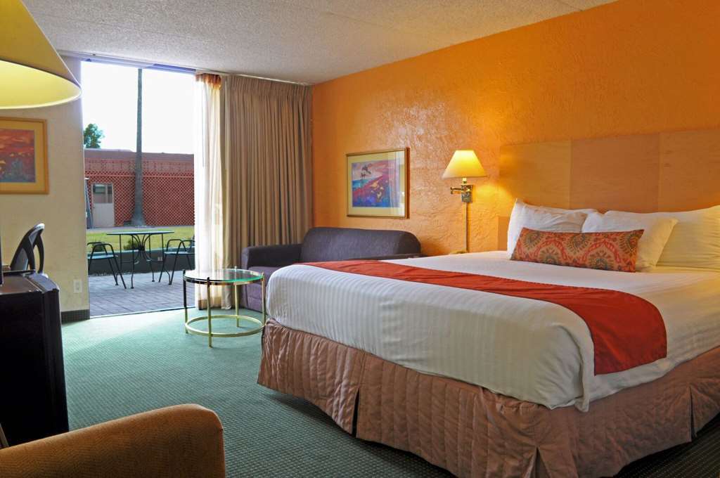 Hotel Ramada By Wyndham Tucson Extérieur photo